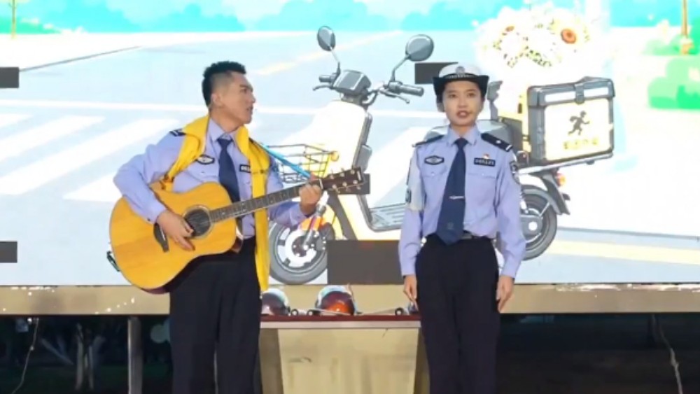 清凉一夏平安出行，烟台交警把交通安全课搬上舞台