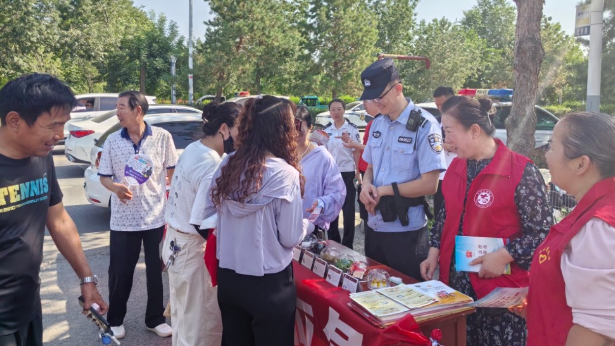 新疆奎屯市公安局：普法宣传零距离 法治阳光暖民心