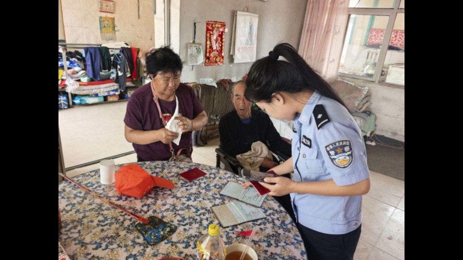 酷暑“烤”验下的“清凉”守护 吉林双辽公安政务窗口“火力全开”迎战办证洪峰
