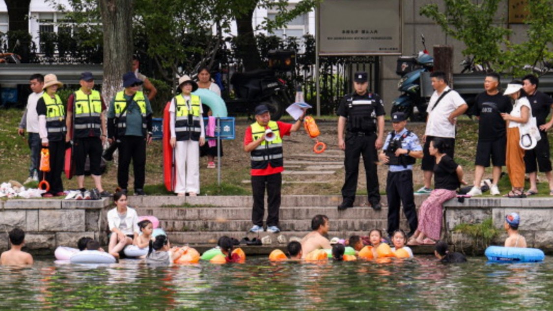 筑牢夏季治安防线