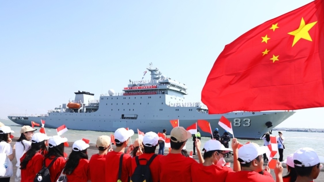 中国海军83舰编队抵达印度尼西亚进行友好访问