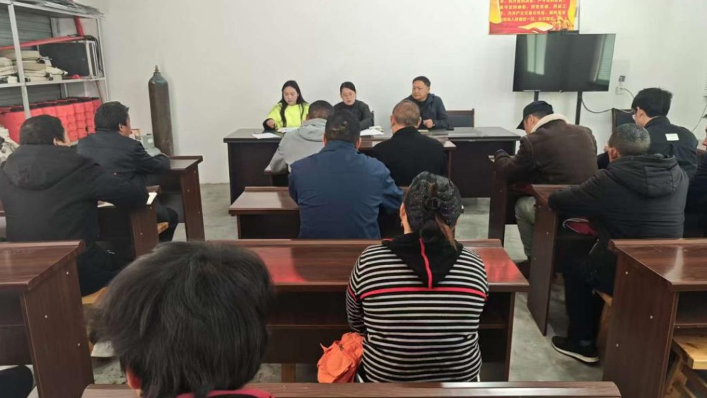 泸定县：澄清正名为实干担当者撑腰鼓劲