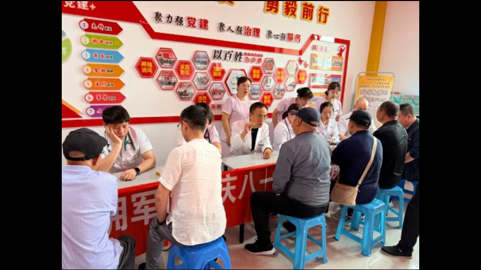 吉林省珲春市人民医院：拥军优属庆“八一” 党员义诊送健康