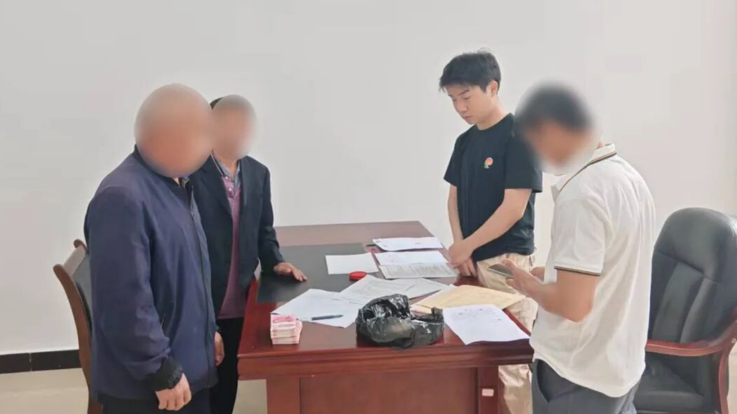 两案联办解“薪”愁，六万元农民工工资半月结清