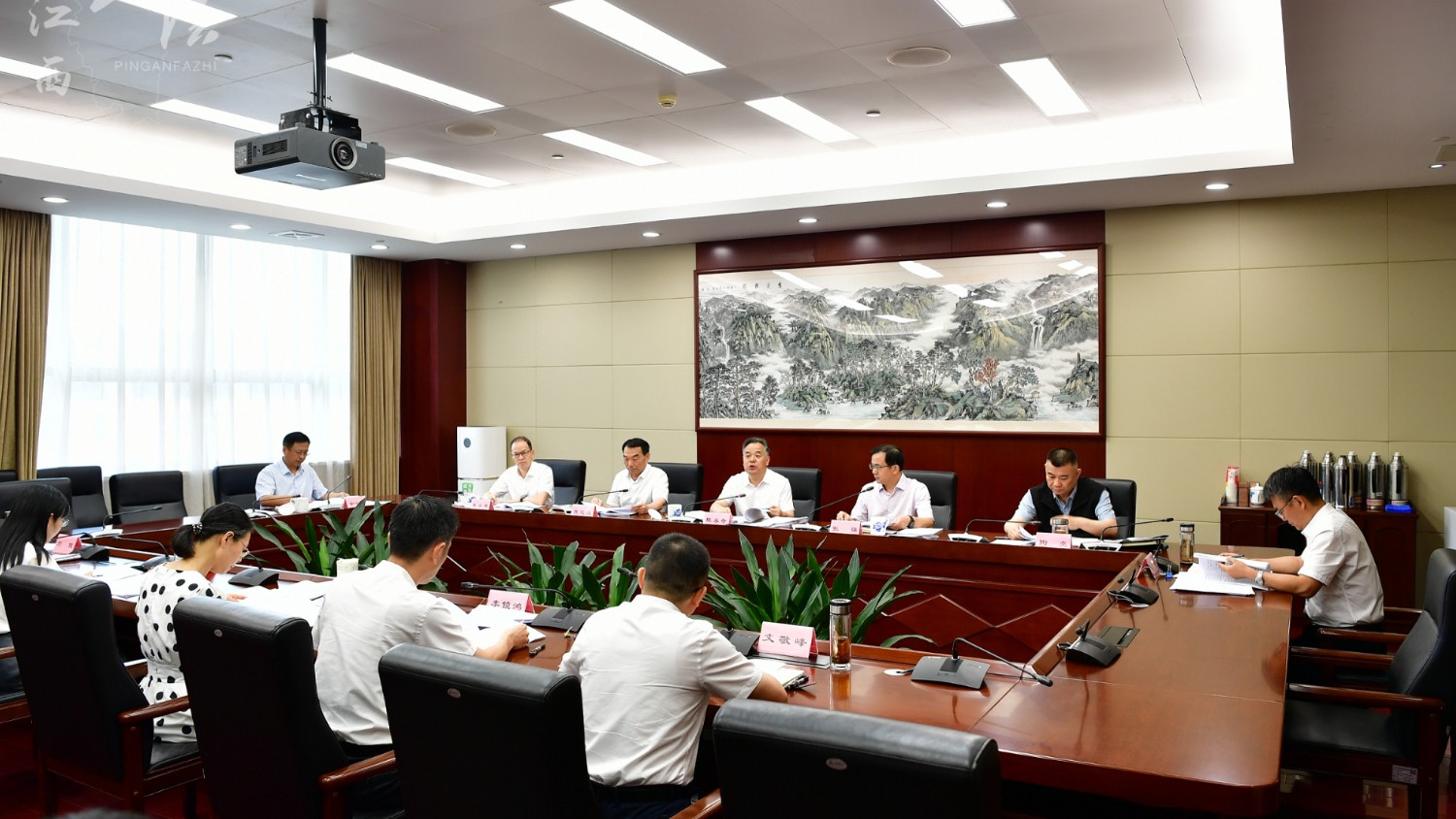 省委政法委召开全面从严治党专题会议 陈永奇主持并讲话