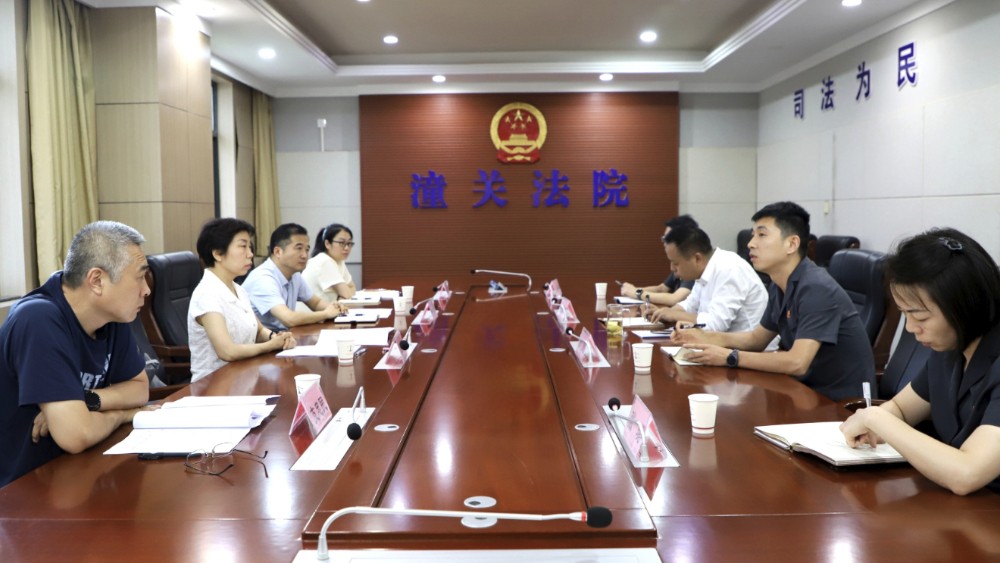 潼关县人大常委会主任一行调研指导法院工作