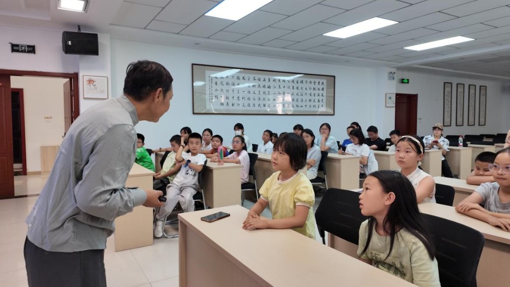 吴忠市利通区材机社区：筑牢心理防线 护航平安暑假