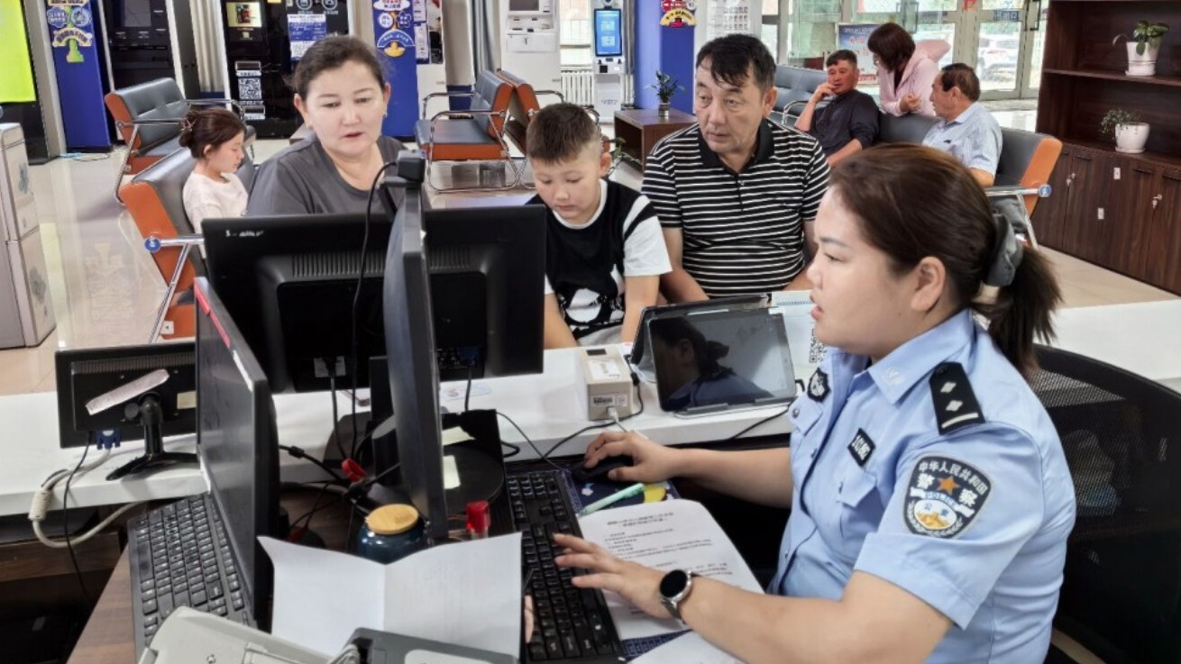 新疆和布克赛尔蒙古自治县公安局：30分钟“极速”办证 护航暑期跨国团圆