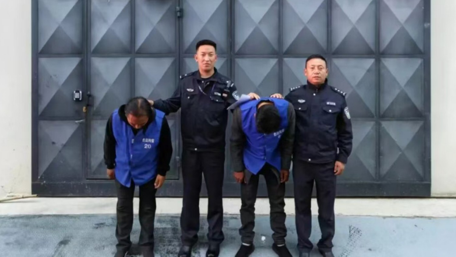 赛马场上的冲动代价：拳脚石头解不了债务纠纷！
