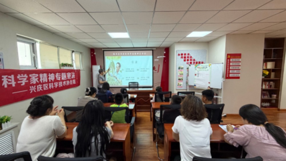 银川市兴庆区泰和社区：弘扬科学家精神厚植爱国情怀  感悟袁隆平事迹点亮少年梦想