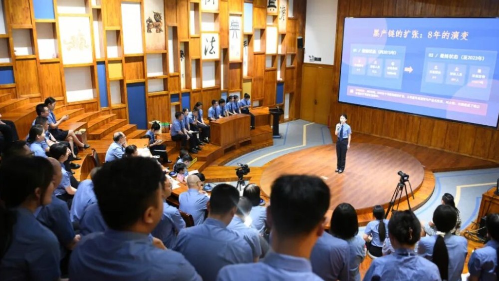 检察干警同台讲述办案故事，让法治力量直抵人心！