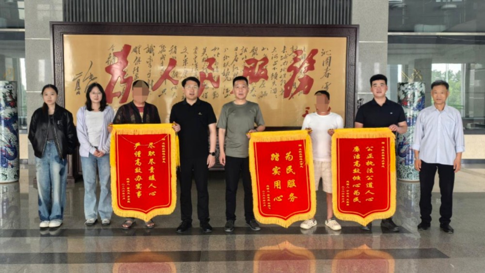 四面锦旗背后的“欠薪清零”攻坚战