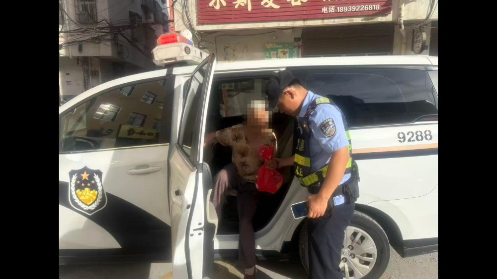 河南省南阳市桐柏县公安局：赤日迷途幸遇警 真情护送暖归程