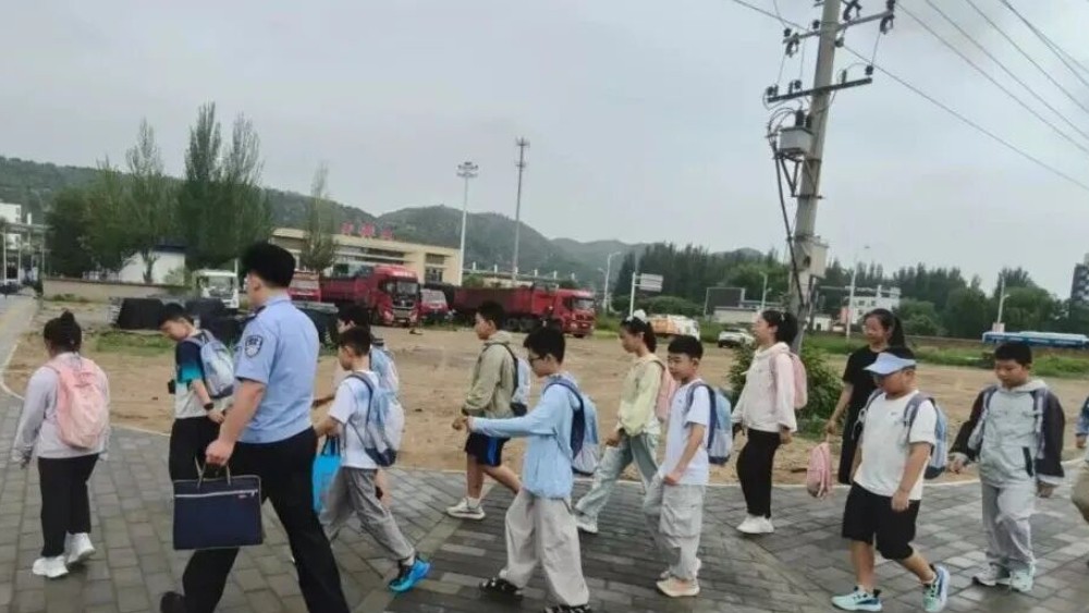 米脂县公安局“警营小卫士（第二期）”夏令营顺利开营