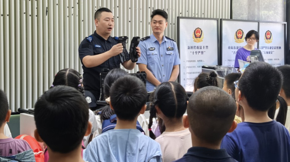 探秘警营 暑托班萌娃沉浸式体验安全课