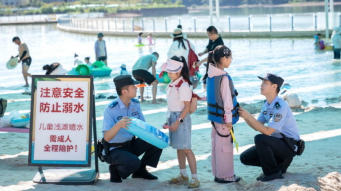 “纳凉法治课” 守护未成年人