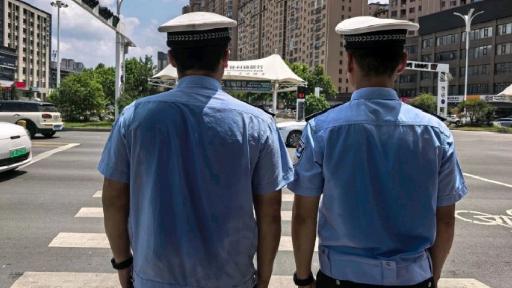 烈日下的“警”色，每一度都是对城市的热爱