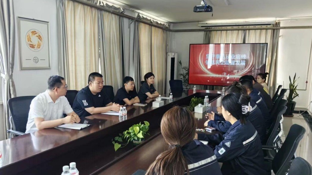 安达市人民法院联合市工商联走访辖区企业开展普法宣讲活动
