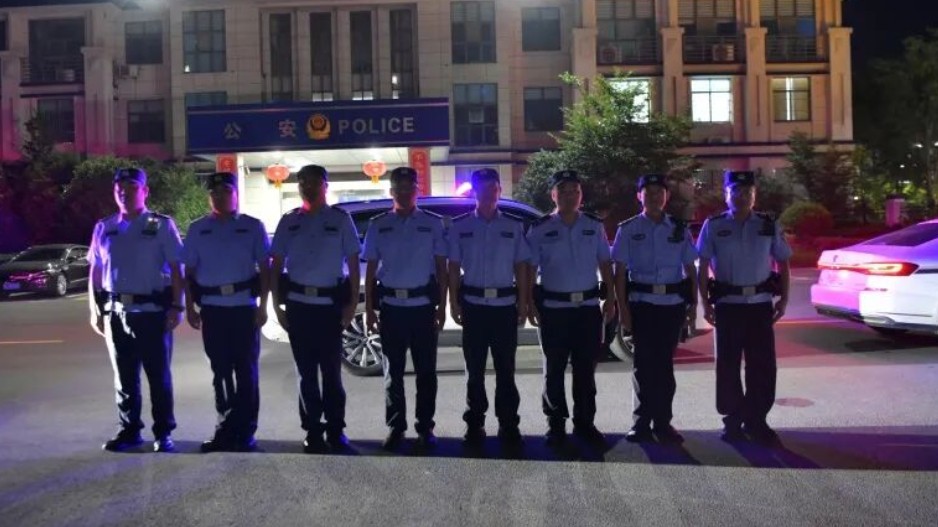 警灯闪烁守夜色 全域清查护平安