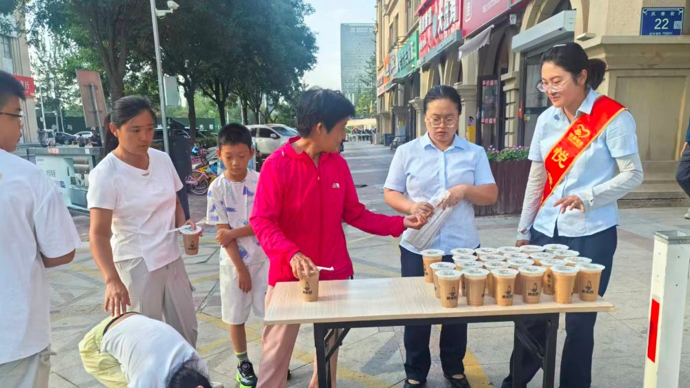 银川市金凤区阅海湾社区：暖心秋茶递温情 精准反诈守平安