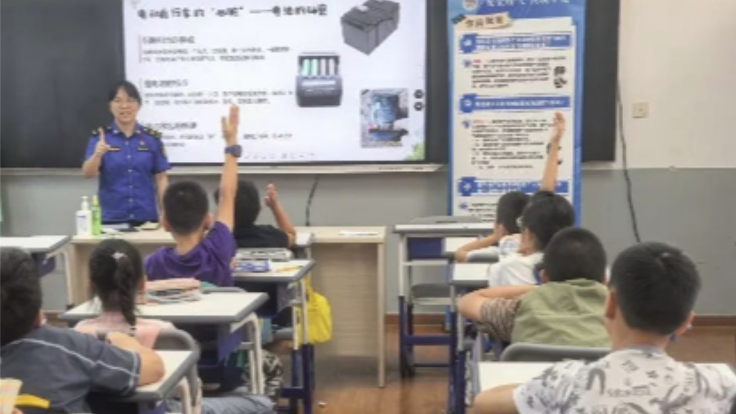 普法进暑托  安全伴童行——区城管执法局开展暑期安全普法宣讲活动