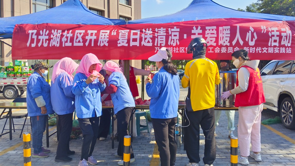吴忠市利通区乃光湖社区：致敬高温坚守者 浓浓关爱沁人心