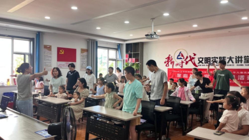 银川市西夏区文萃北社区：安全教育筑牢护苗防线 亲子手作绘就幸福画卷