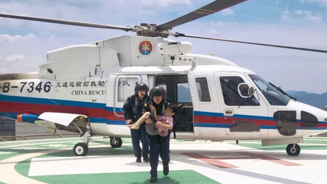 台风来临，他们搭起一条“空中生命线”