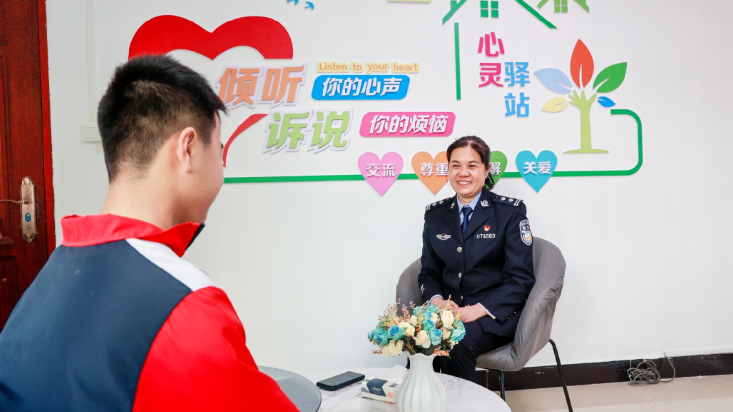 十七年坚守护学路 赣州市于都县“警察妈妈”温情守护万千学子