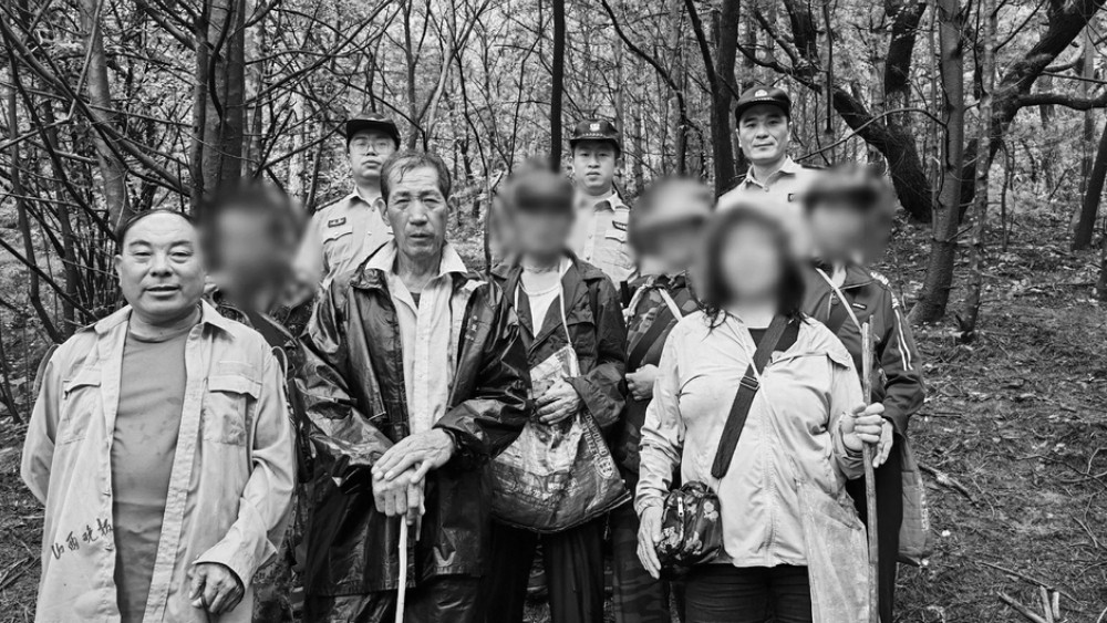 捡拾蝉蜕被困深山，警民联动紧急搜救