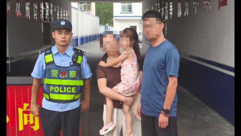 河南省南阳市桐柏县公安局：幼女走失啼晨雾  民警暖心送归途
