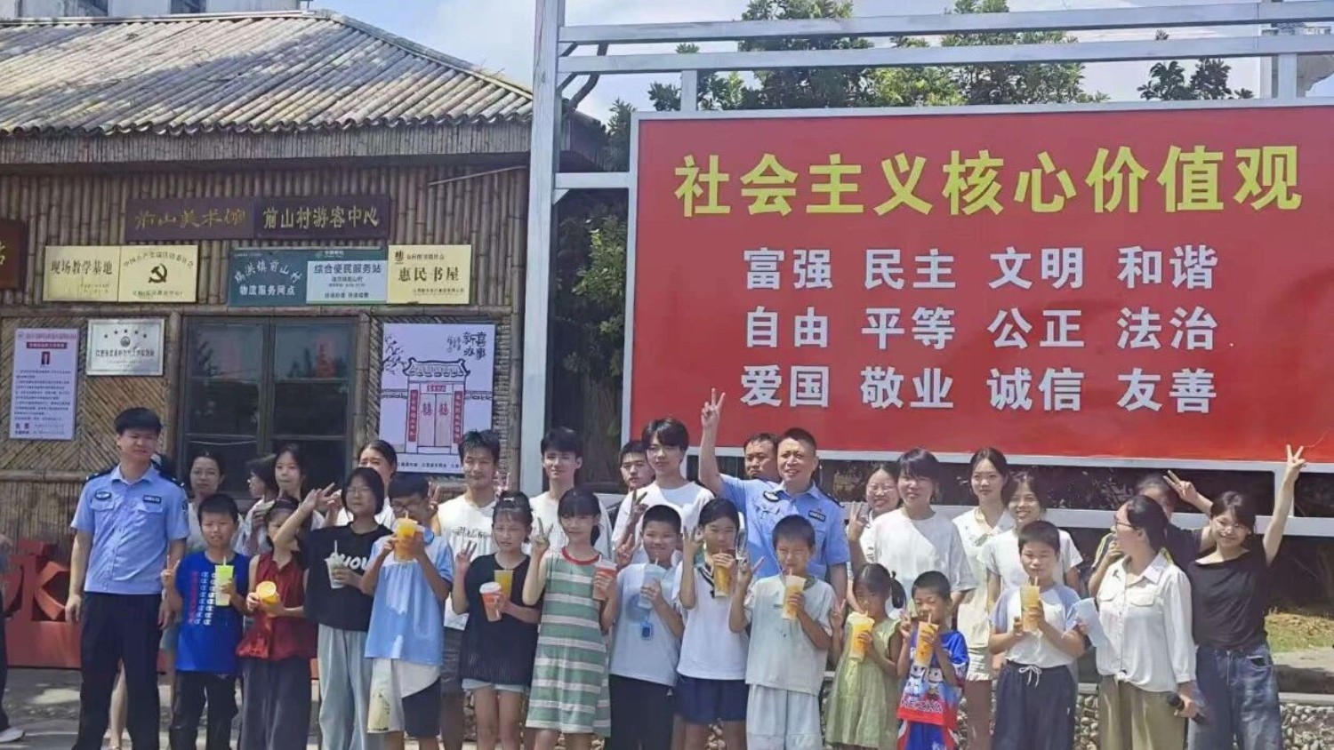 全覆盖护航青春！上饶市余干县公安21个派出所同步开展大学生安全座谈