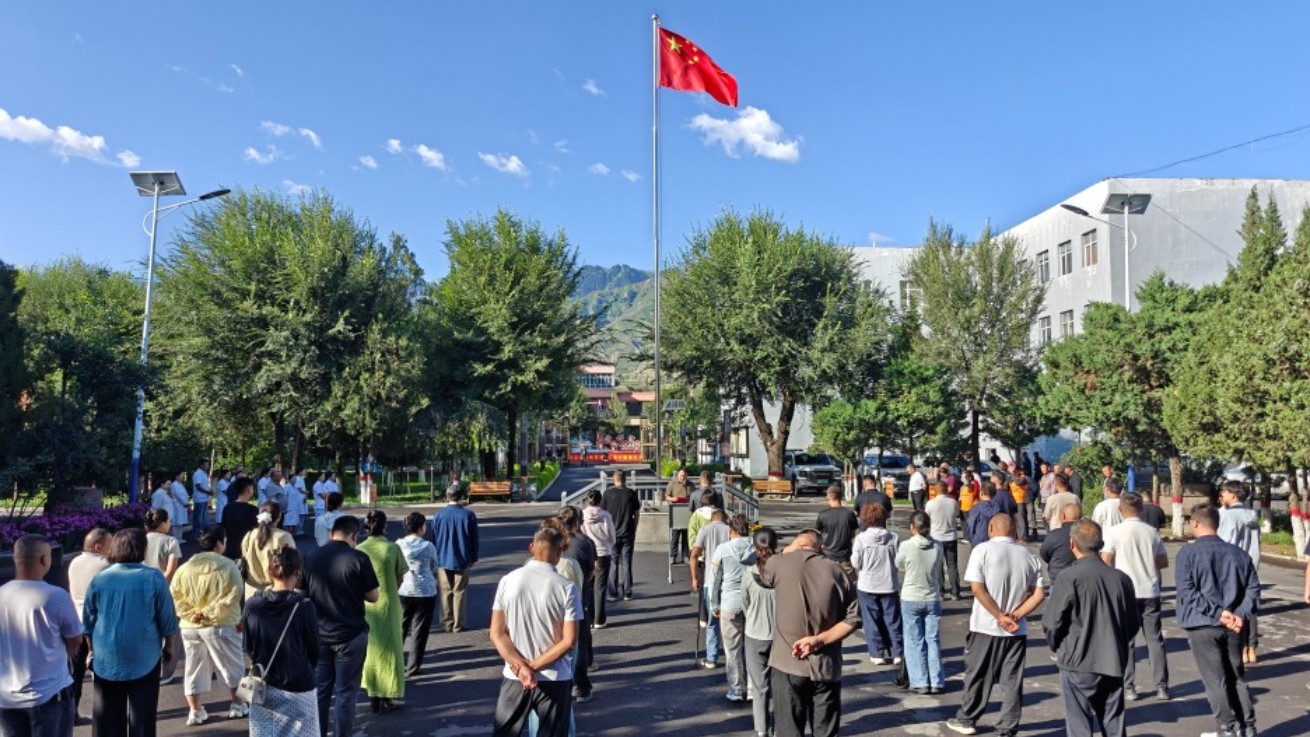 新疆新源县司法局：国旗下传法理 同心浇灌民族团结“石榴籽”
