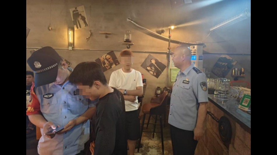 严查实名登记 紧盯持证上岗——吉林省双辽市公安局治安大队开展夜间集中清查整治行动