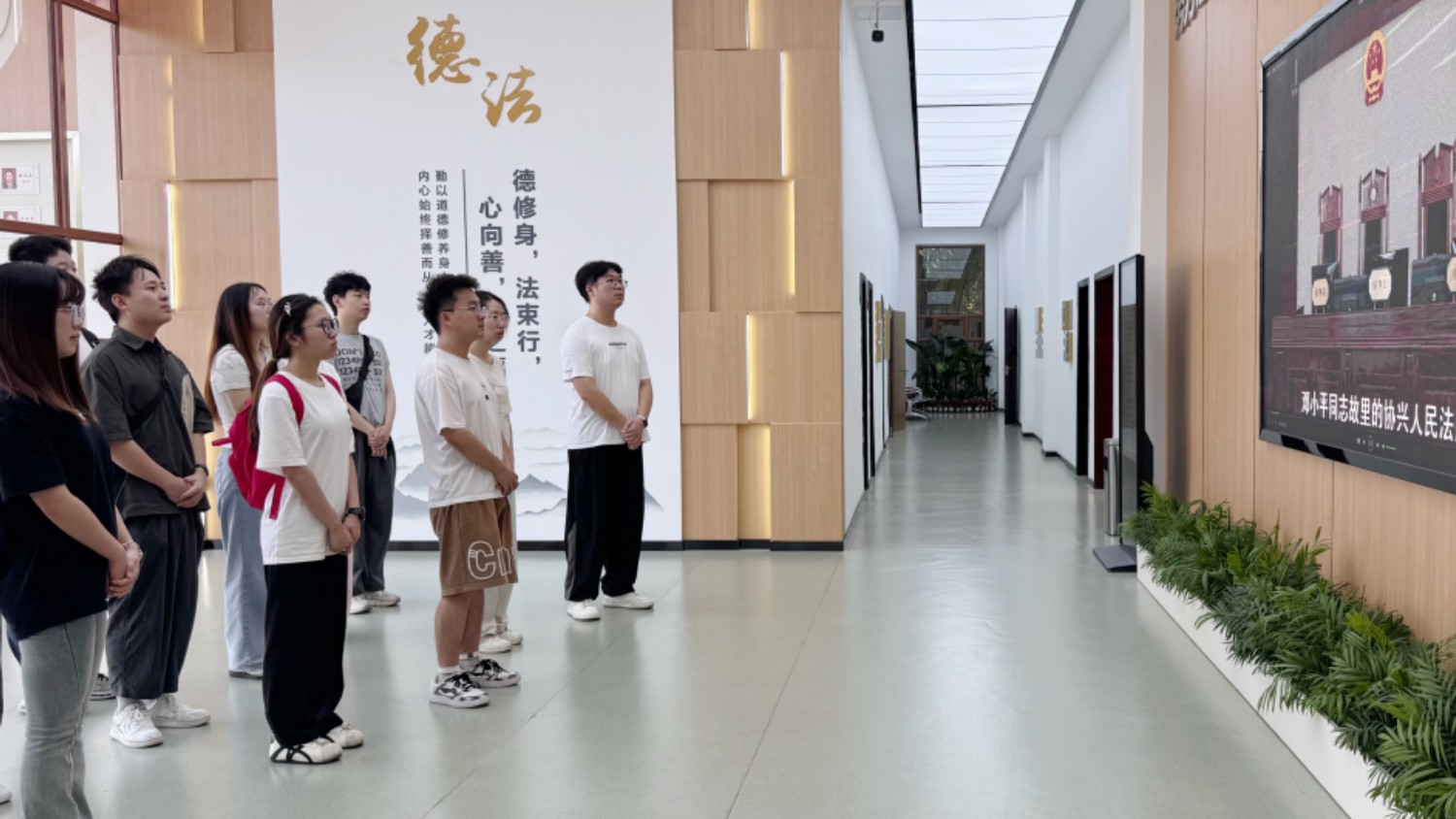 四川广安：逐光学法践初心 青春砺法向未来