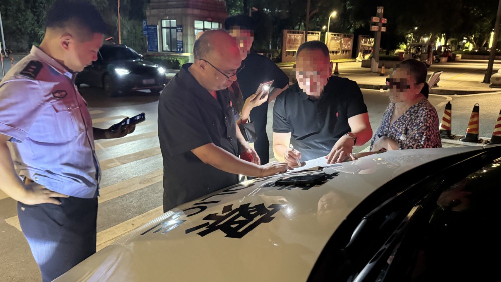 酷暑出征 “汗”卫执行