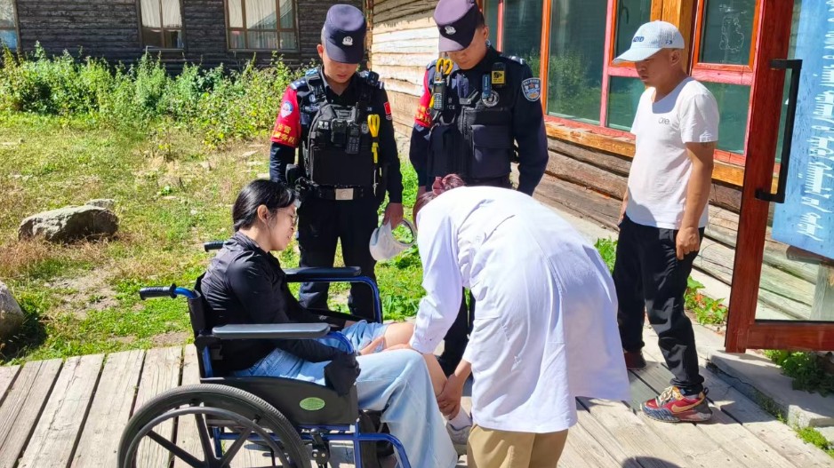 暖心服务不打烊！喀纳斯民警多件实事暖民心