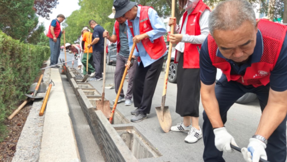 银川市西夏区兴洲苑社区：闻汛而动筑牢安全防线 清淤疏浚守护民生安宁