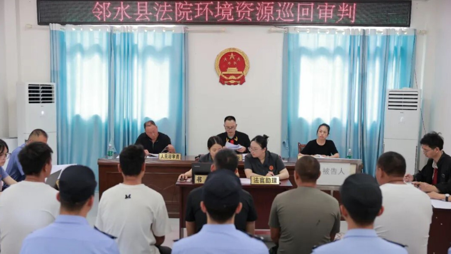 巡回审判进社区 以案释法护青绿