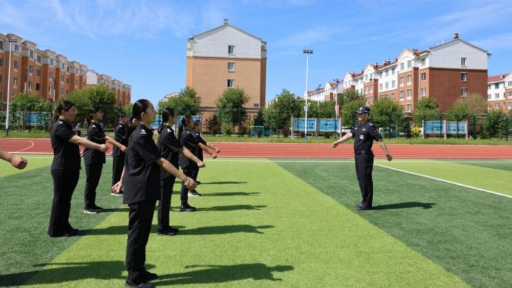 沉浸式体验警营生活 伊春丰林县首届少年警校研学活动圆满落幕
