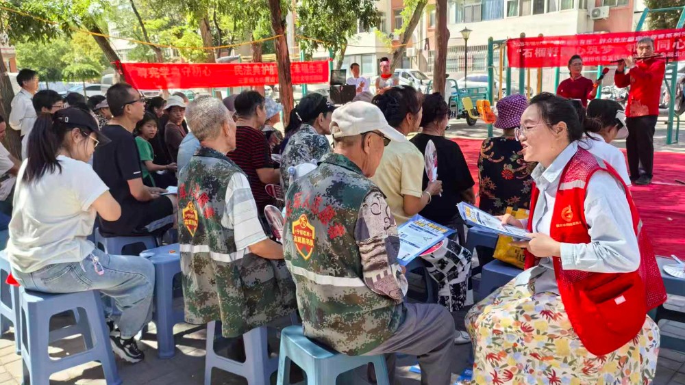 银川市兴庆区青山社区：板凳围坐话家常共筑反诈防线 警民同心讲法治同护基层平安