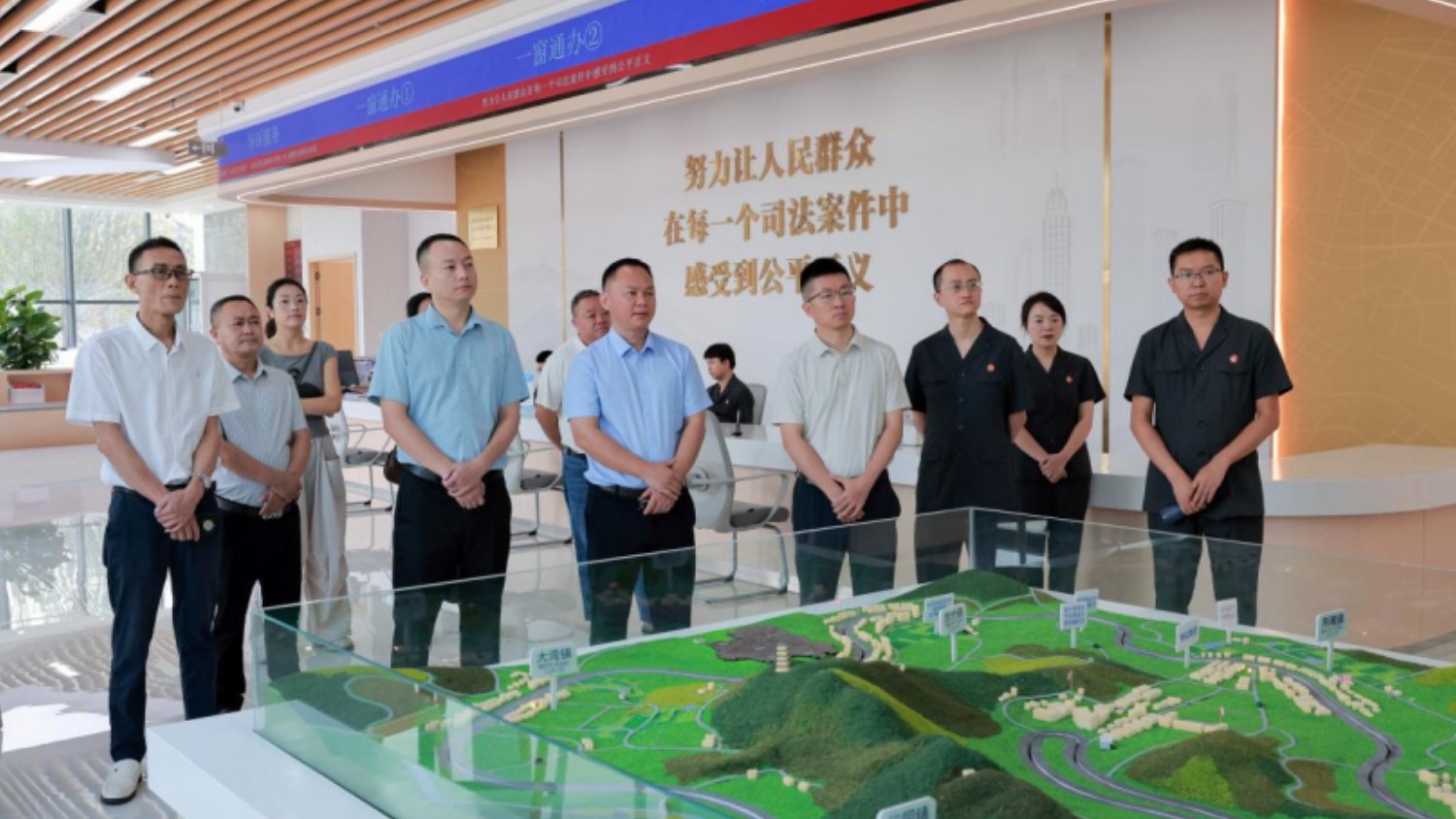 邻水县法院：5分钟、2万公里、一场握手言和……人大代表在川渝高竹新区法庭看到了什么？
