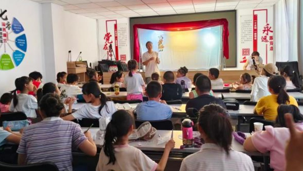 青铜峡市银河社区：巧借光影传非遗 妙凭皮影润童心