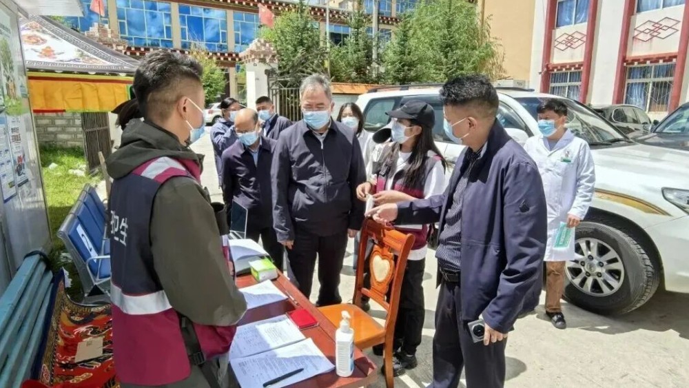 国家疾控专家组赴甘孜县调研指导结核病防治与专项科研工作