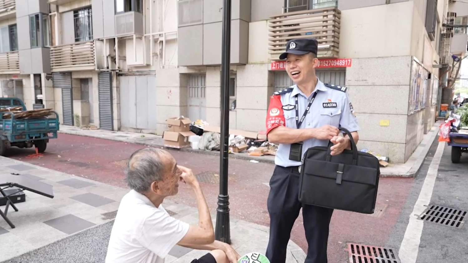 从高空索降的特警到社区“才哥”：南昌民警陈国才用十年耕耘换民心