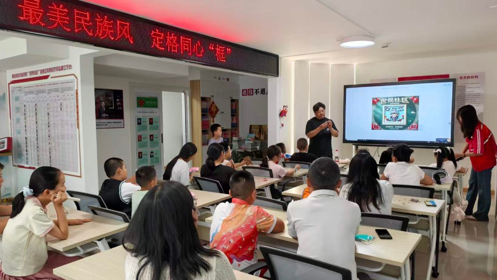 银川市金凤区世悦社区：指尖传承非遗韵 心间盛开团结花