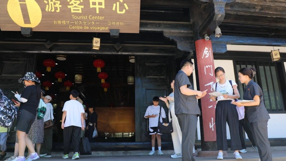 “法典护航新征程，司法厚植绿底色”——剑阁法院开展保护生态环境普法宣传活动