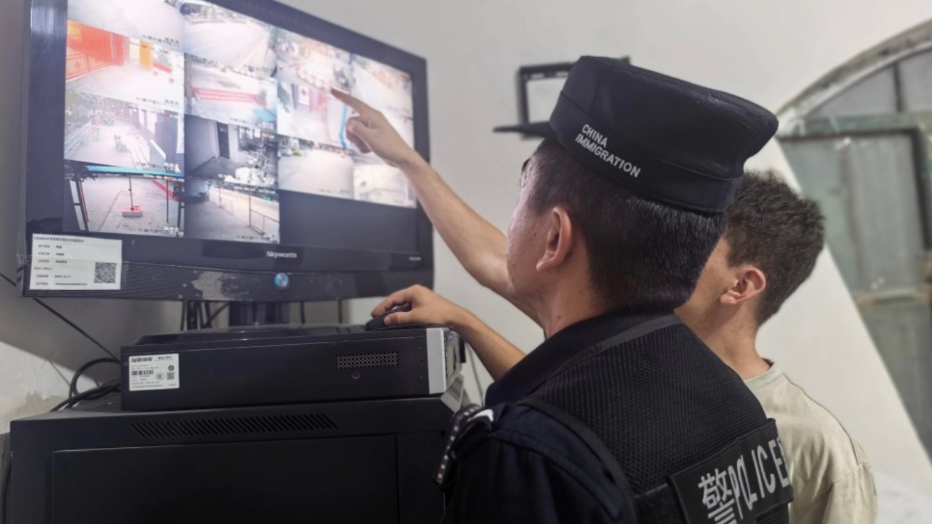 新疆阿克苏边境管理支队阿克青边境派出所民警空地联动 帮群众找回47只走失绵羊