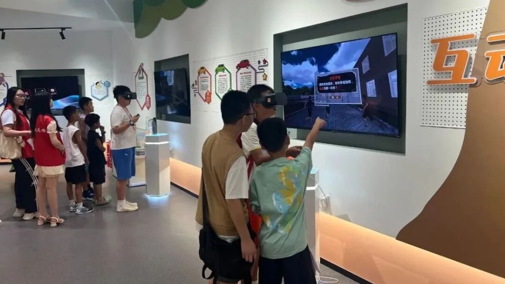哈尔滨市检察院沉浸式研学 解锁暑期普法新体验
