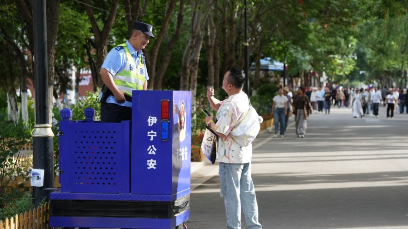 新疆伊宁市公安局精细警务绘就六星街暑期文旅平安画卷